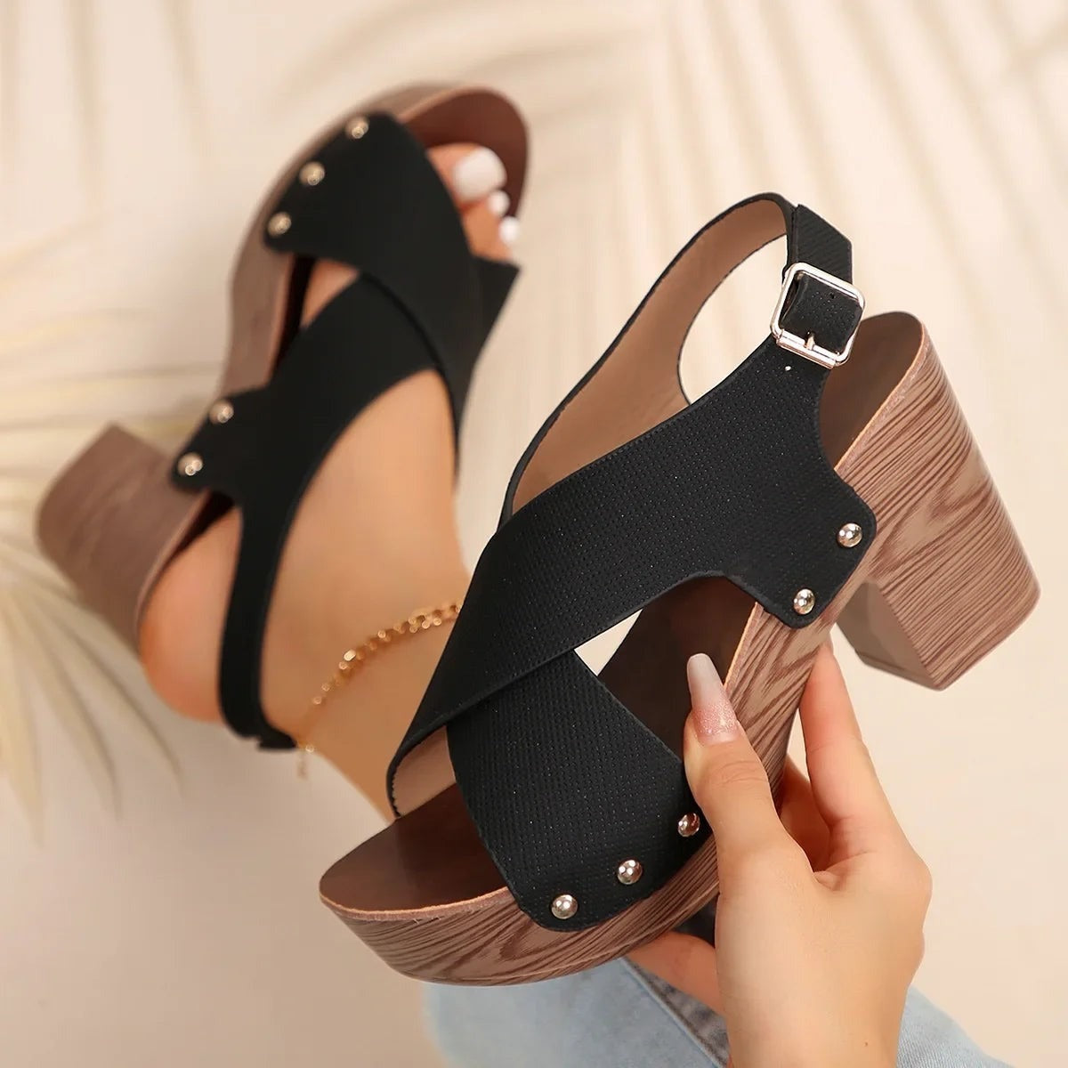 Eden chunky platform sandals - Black detail