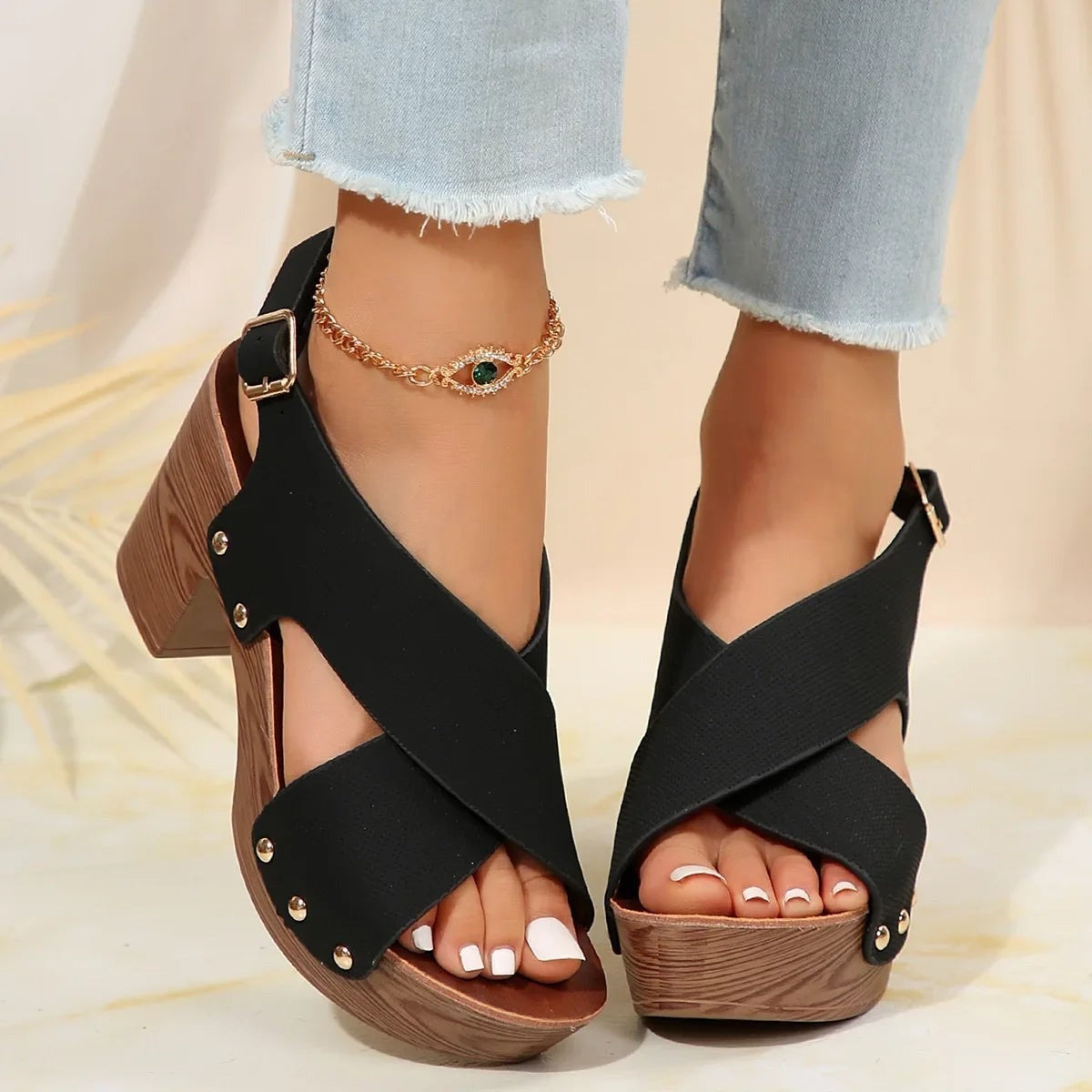 Eden chunky platform sandals - Black detail