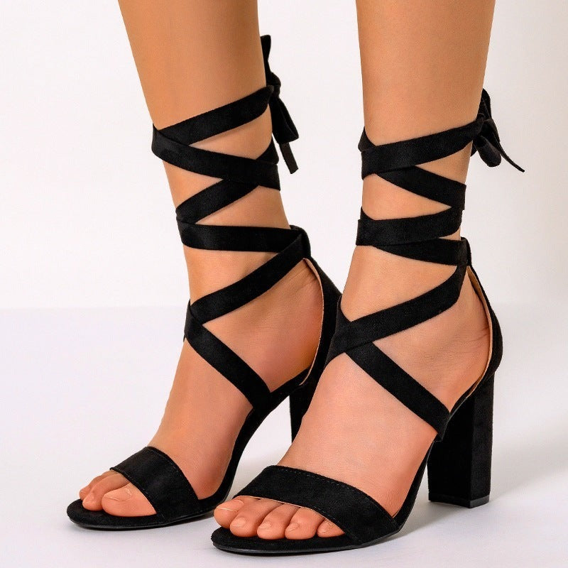 Mira strappy chunky heels - Black detail