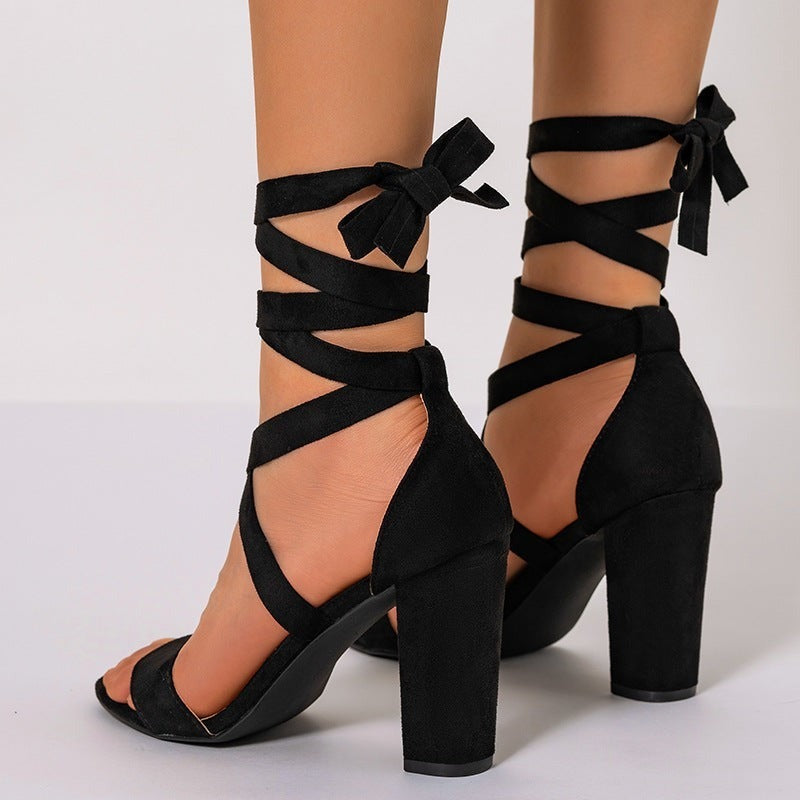 Mira strappy chunky heels - Black detail