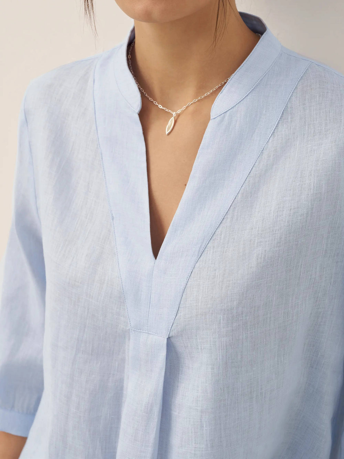 Lena V neck linen shirt - detail