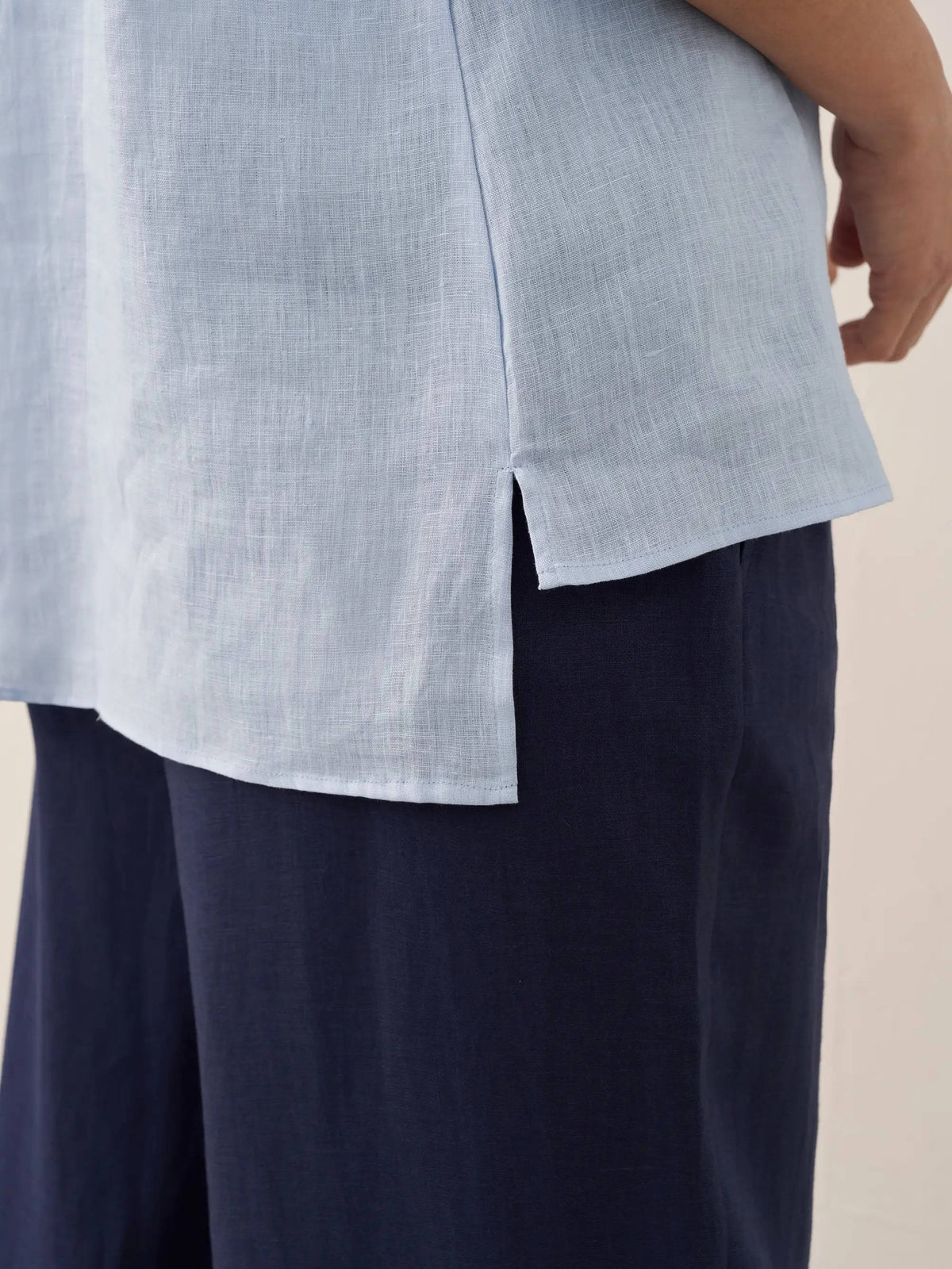 Lena V neck linen shirt - detail